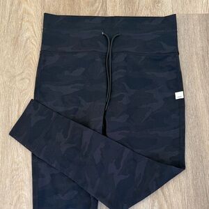 Vuori Women's Black Camo Daily Leggings